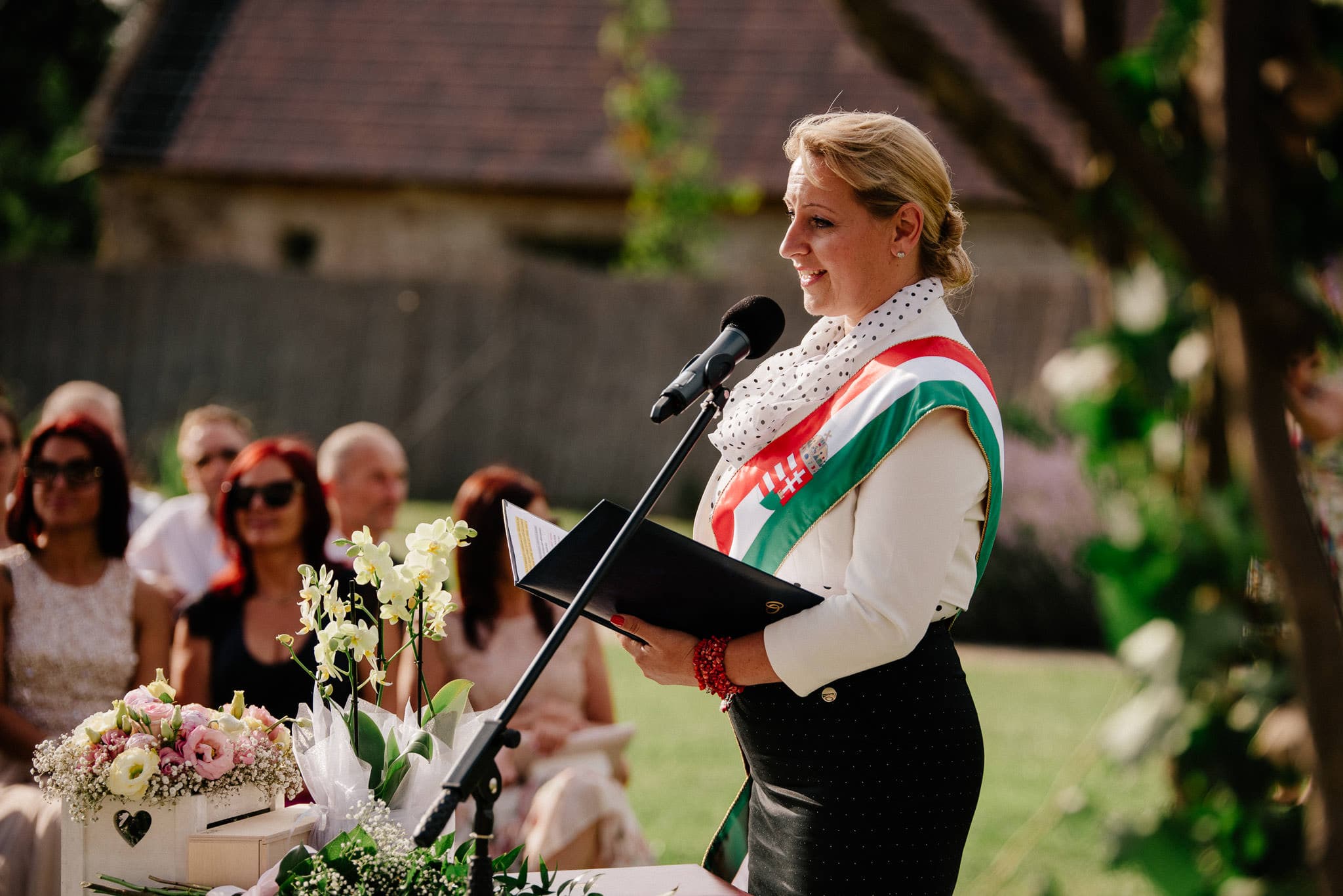 Esküvői szertartás pillanata